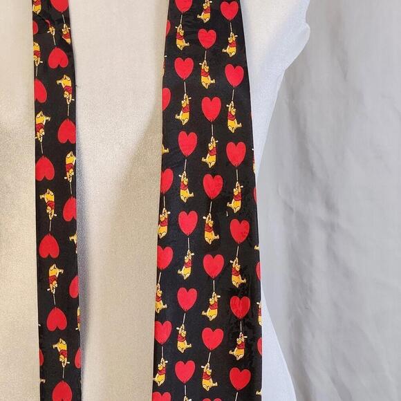 Disney's Winnie the Pooh Heart Balloons Necktie Valentine's Day Men's Tie NWT - Picture 2 of 4